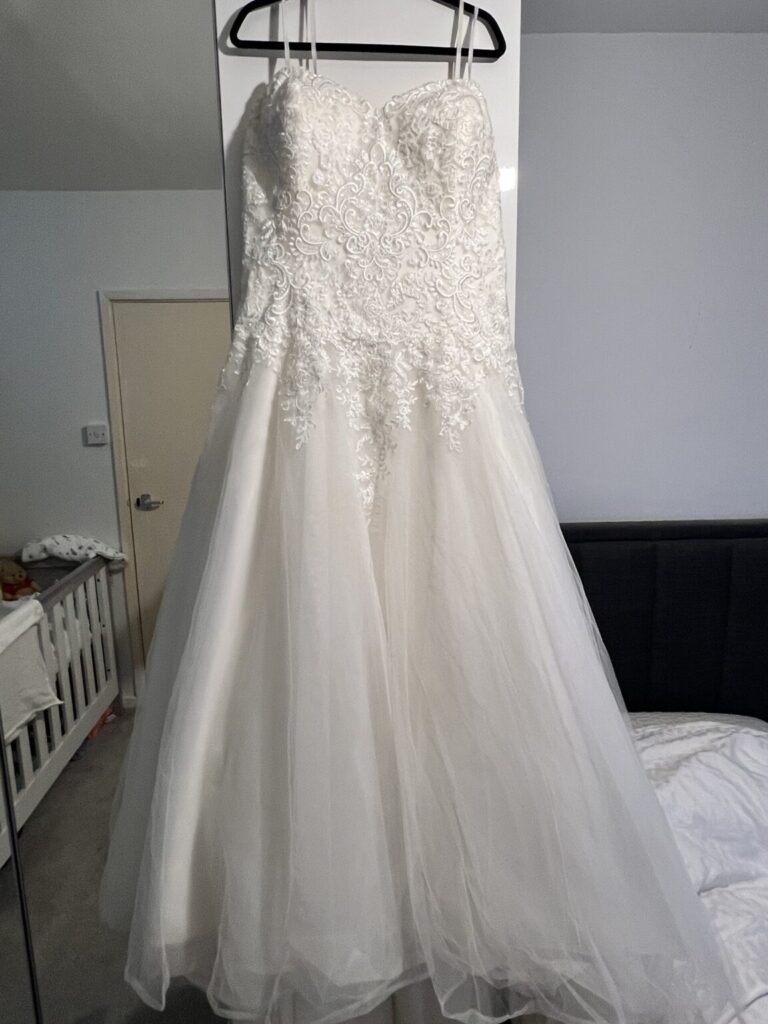 Buy Second Hand Wedding Dress UK | Sell Wedding Dress | White Dress UK